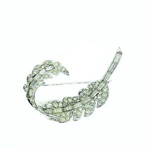 Rhinestone Curve Leaf Brooch Pin